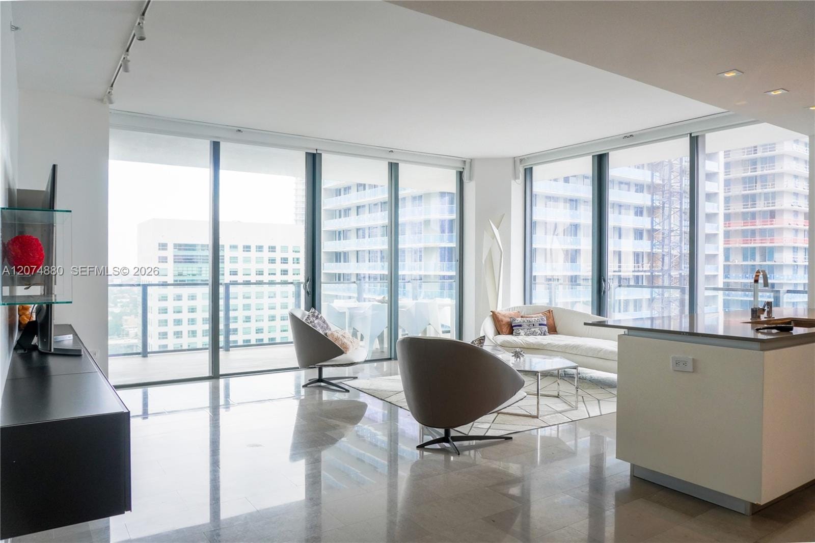 88 SW 7 2112 — photo 4