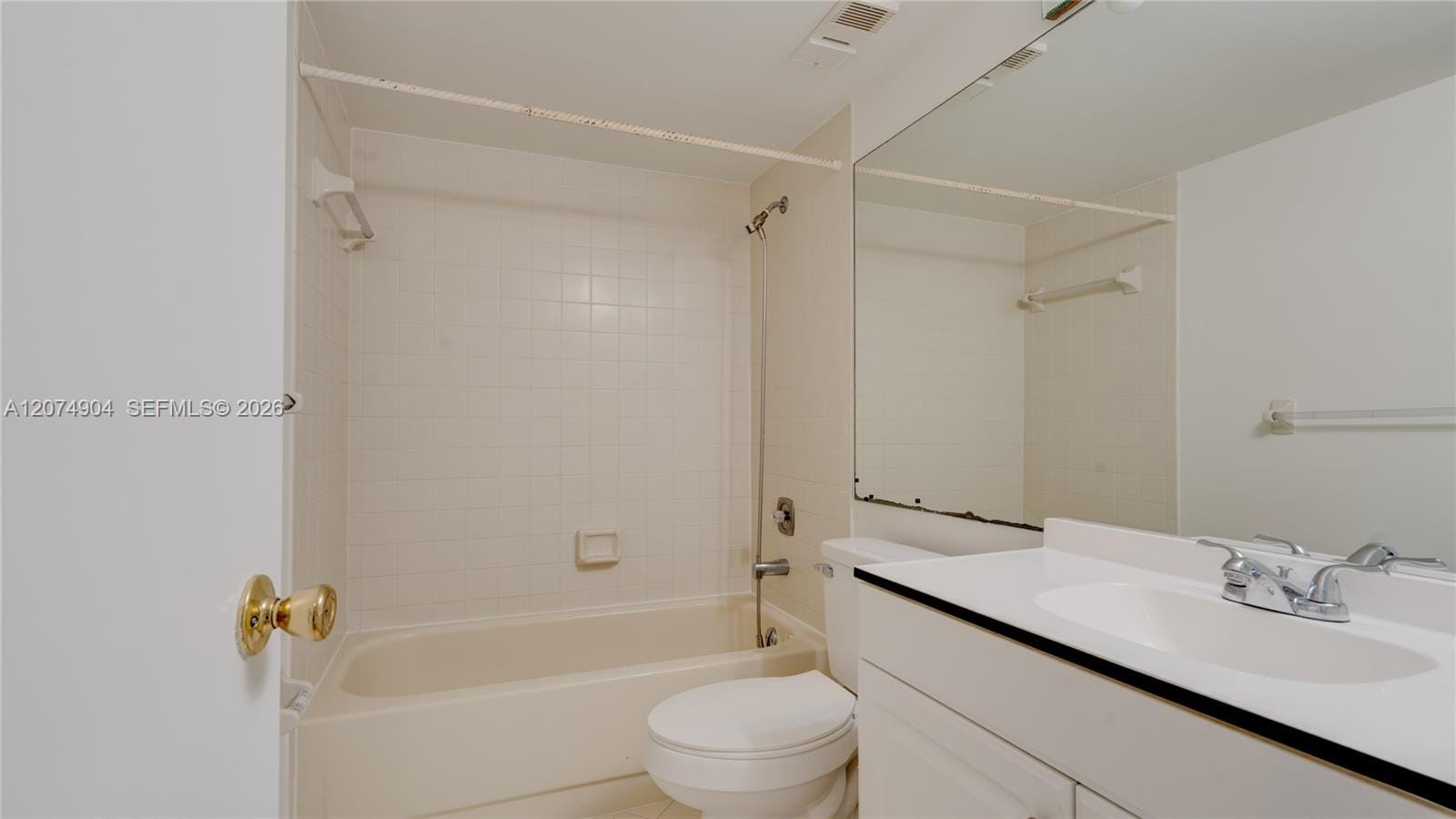 114 Lake Emerald Drive 409 — photo 9