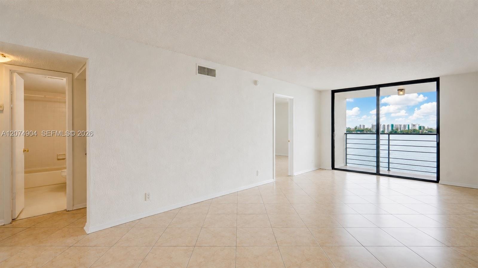 114 Lake Emerald Drive 409 — photo 3