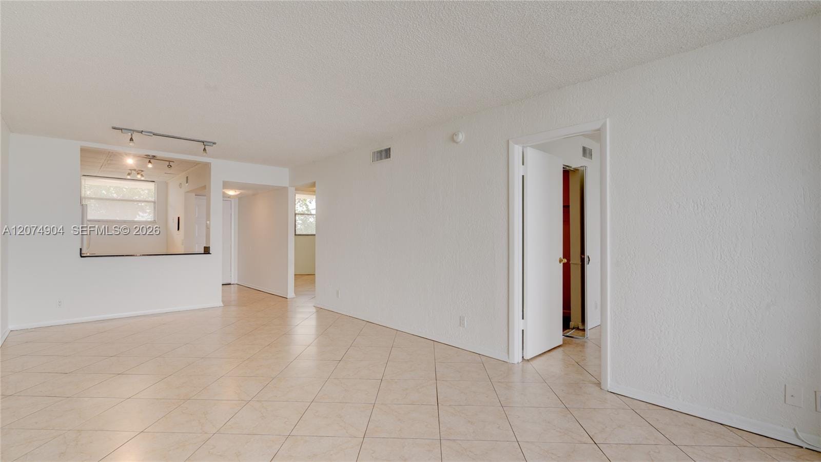 114 Lake Emerald Drive 409 — photo 4