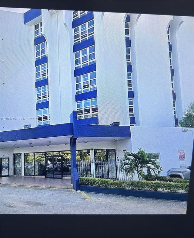 9682 Fontainebleau Boulevard 103, Miami, FL 33172
