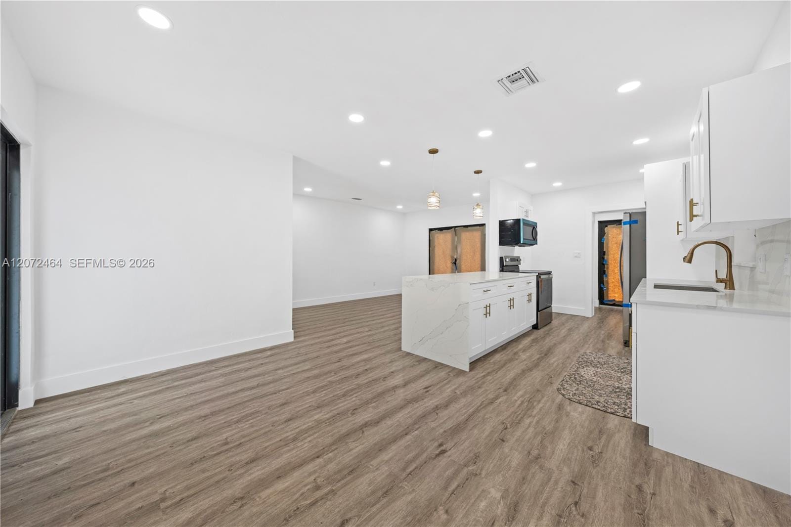 1014 W 66th Street — photo 3