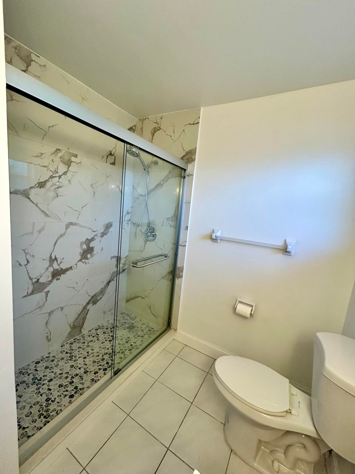 2895 CROSLEY Drive W C — photo 5