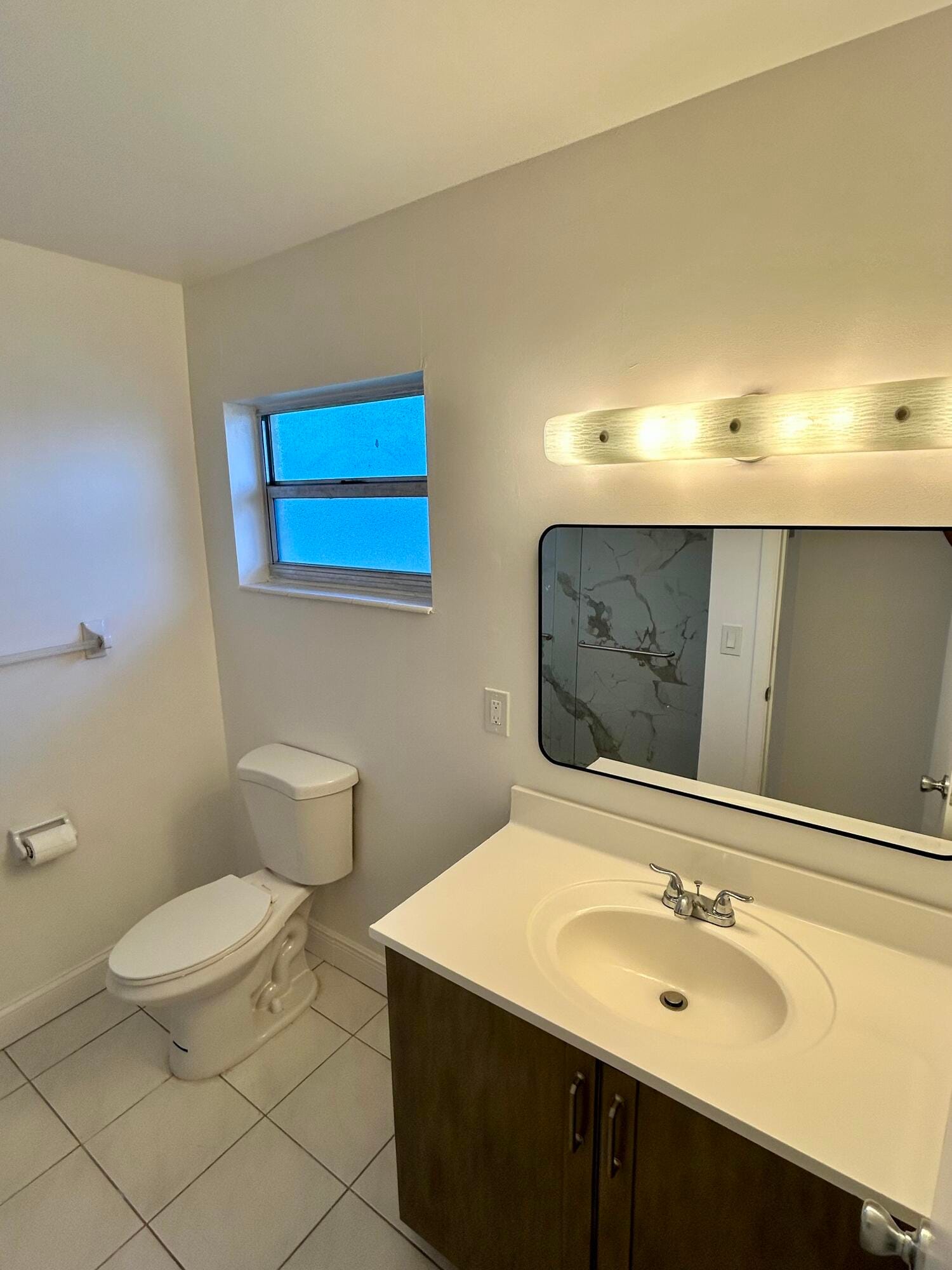 2895 CROSLEY Drive W C — photo 3