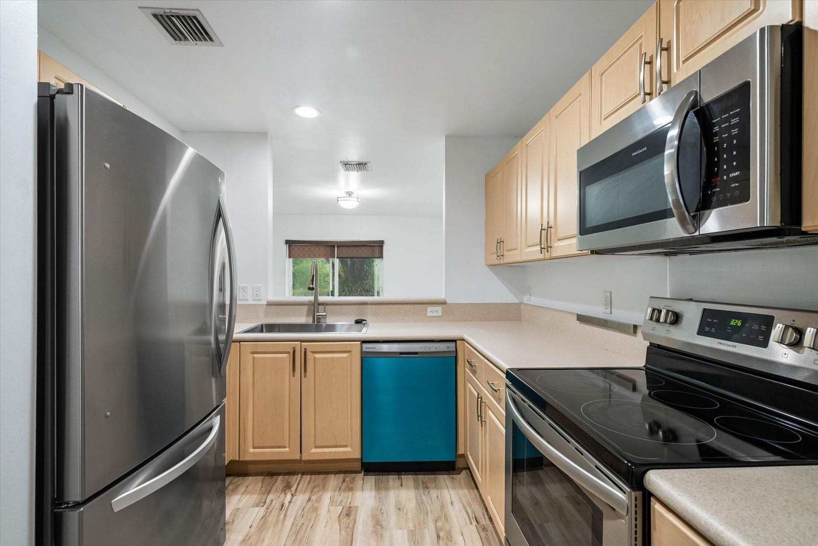 2030 NW 99th Way — photo 4