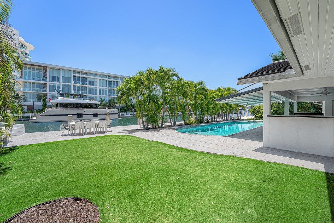2540 MERCEDES Drive — photo 7