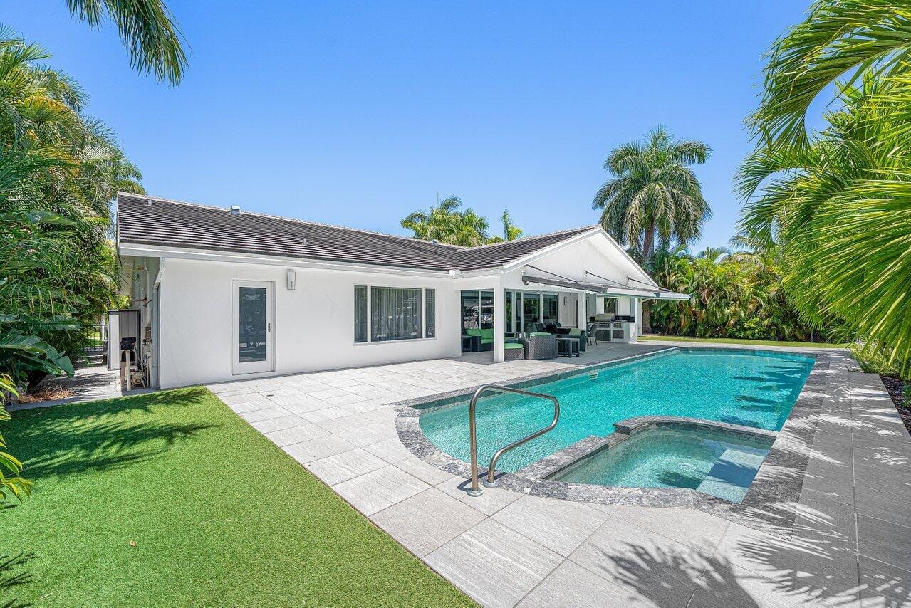 2540 MERCEDES Drive — photo 9