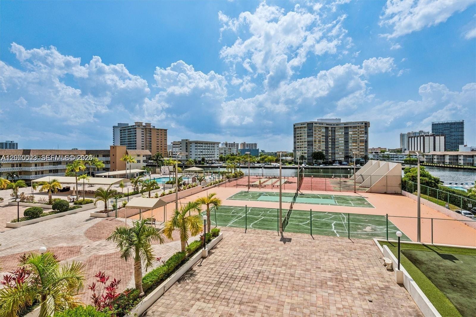 1865 S Ocean Drive 2D — photo 3