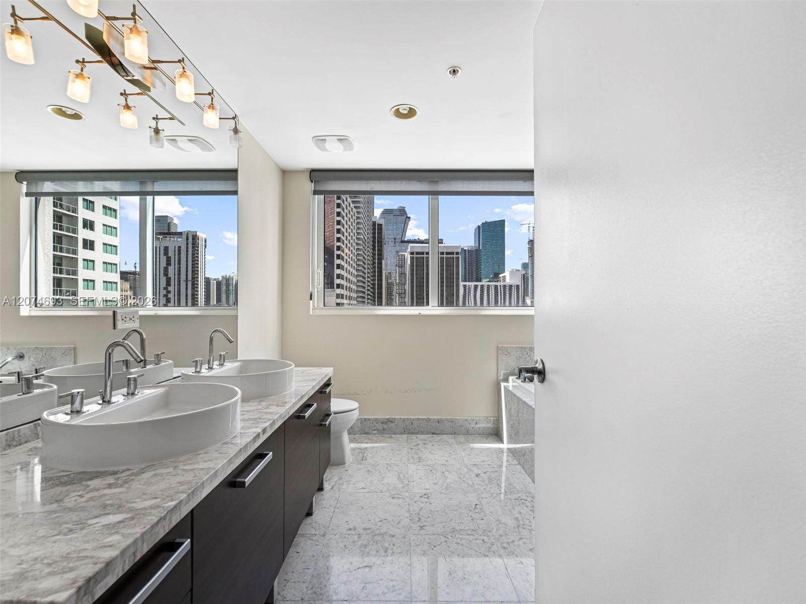244 Biscayne Boulevard 1803, Miami, FL 33132 photo 29