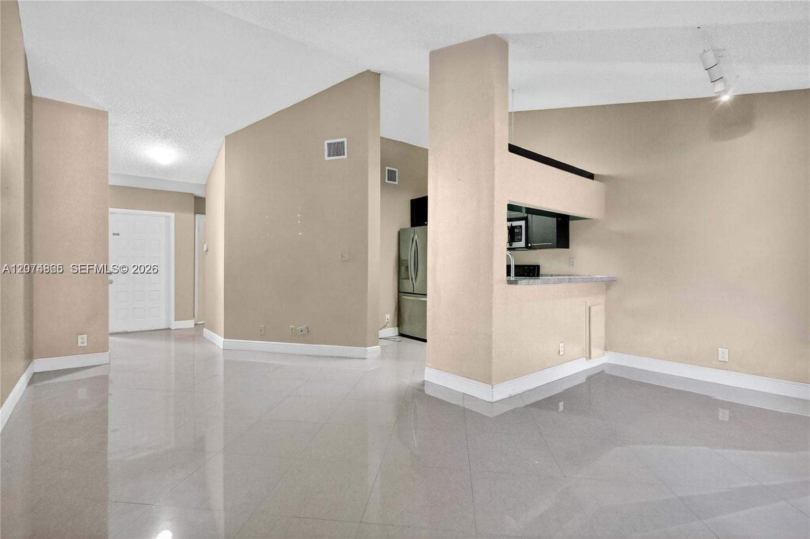 9407 SW 138th Place 9407 — photo 2