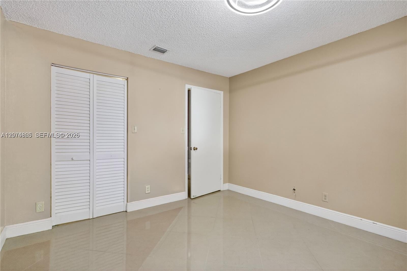 9407 SW 138th Place 9407 — photo 5