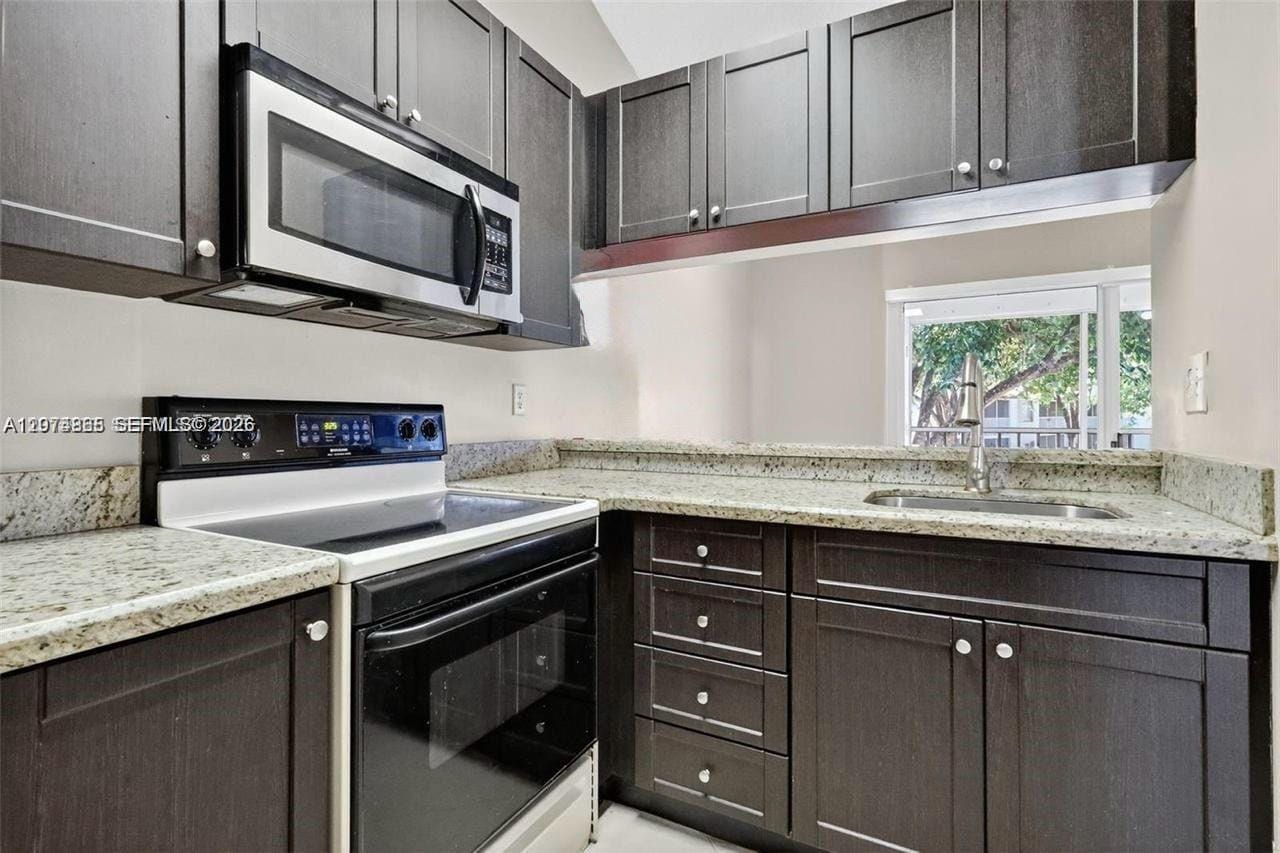 9407 SW 138th Place 9407 — photo 10