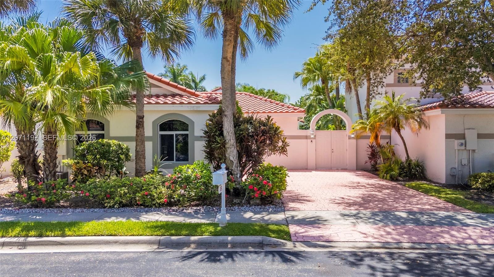 1051 Bel Aire Drive W, Pembroke Pines, FL 33027