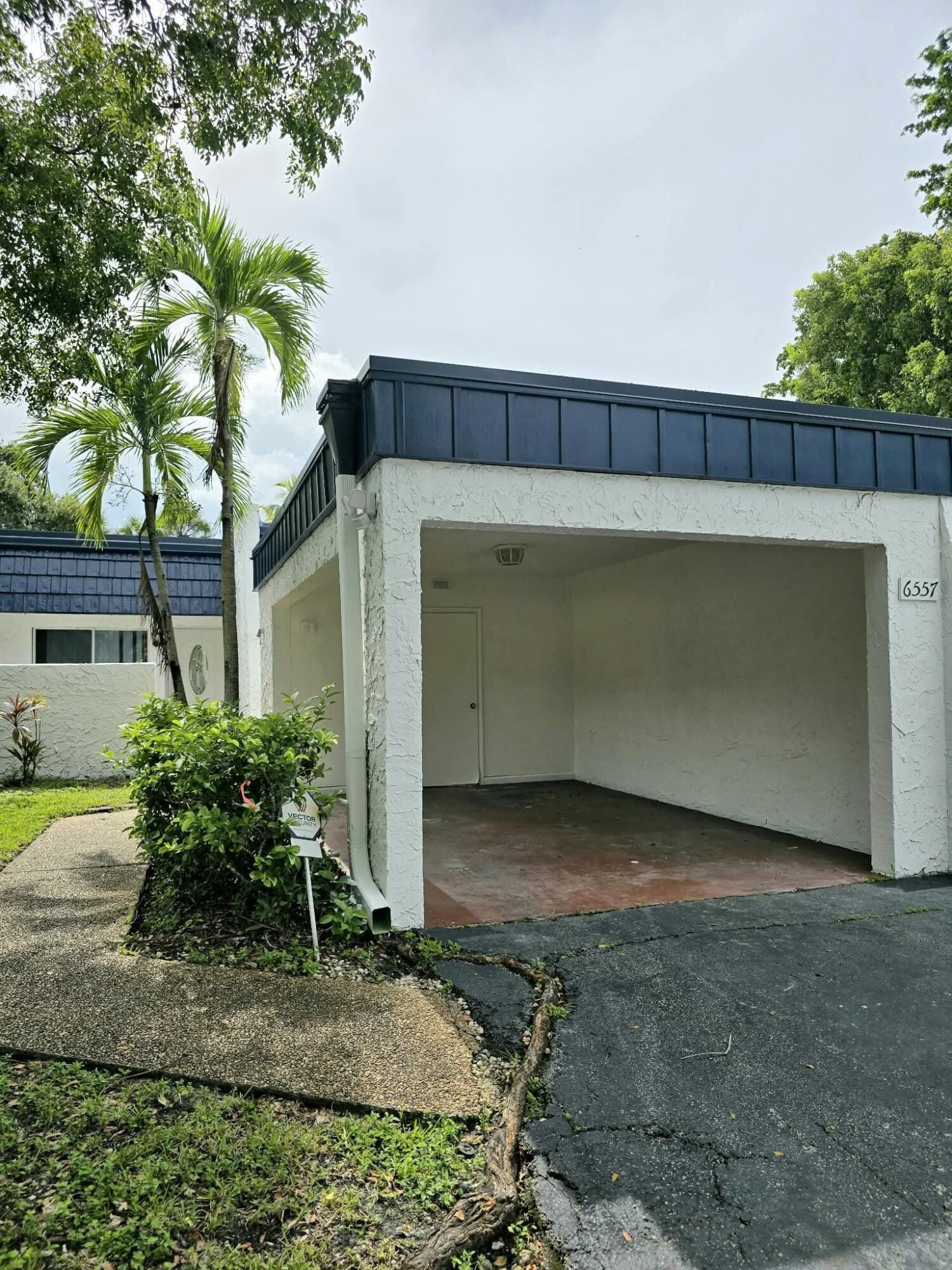 6557 NW 99th Avenue, Tamarac, FL 33321 - photo 1 of 10