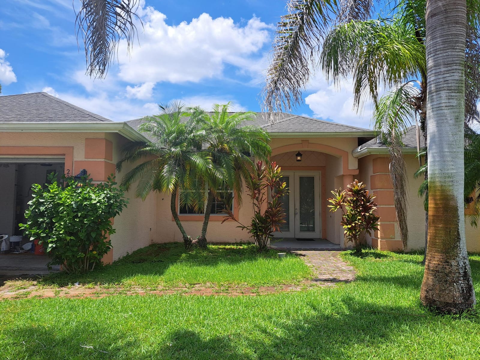 2262 SE Glover Street — photo 1