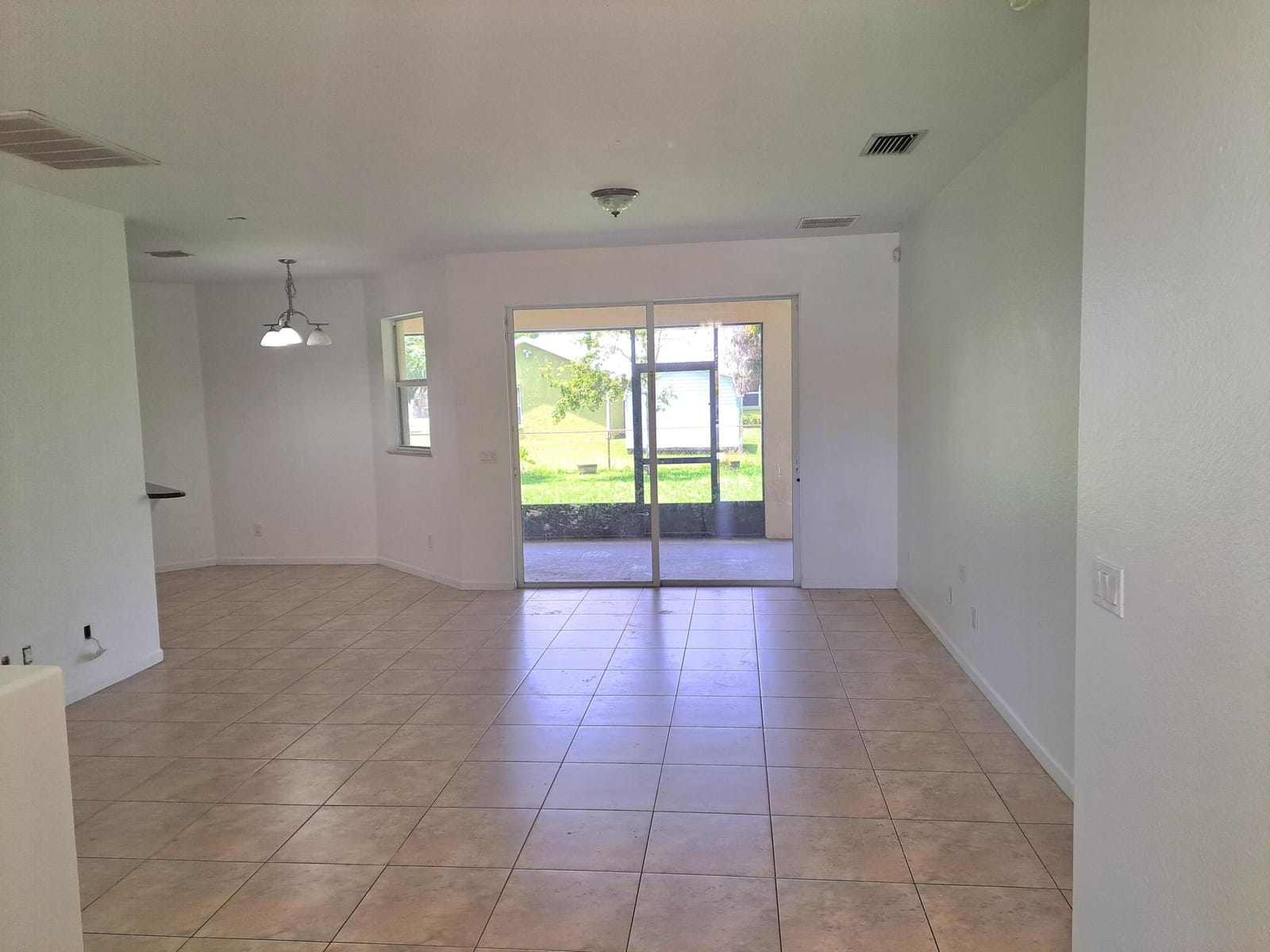 2262 SE Glover Street — photo 2
