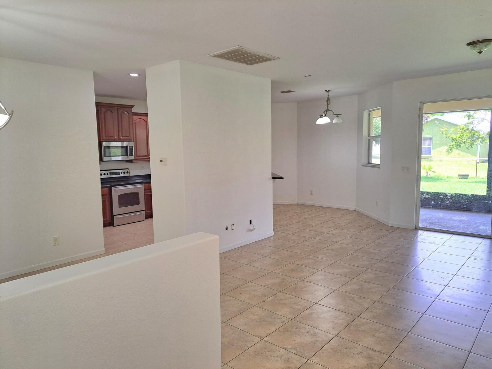 2262 SE Glover Street — photo 3