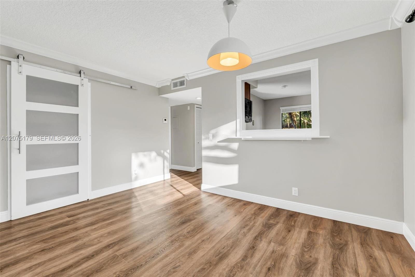 402 Lakeview Drive 201 — photo 3
