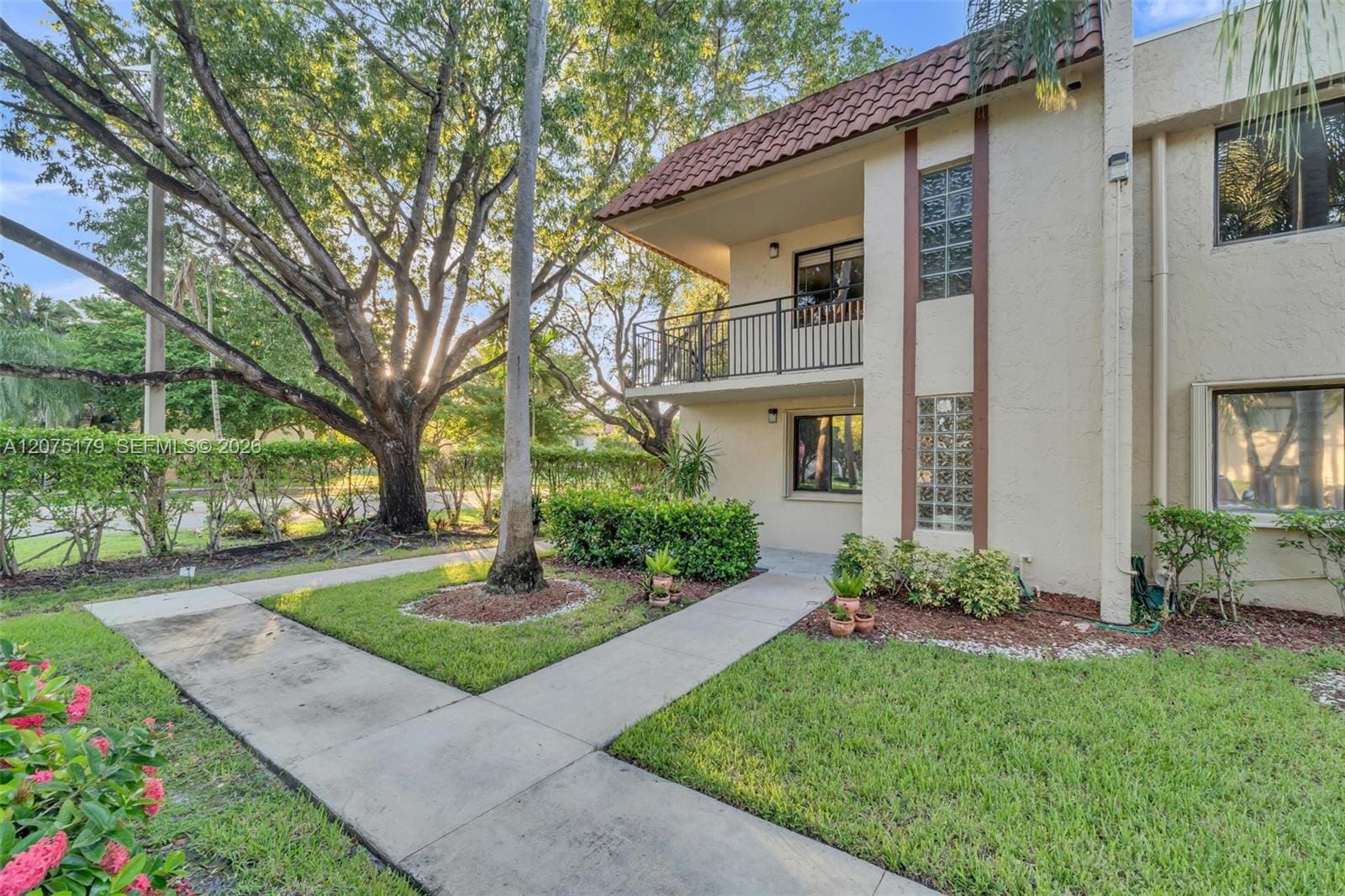 402 Lakeview Drive 201, Weston, FL 33326 photo 21