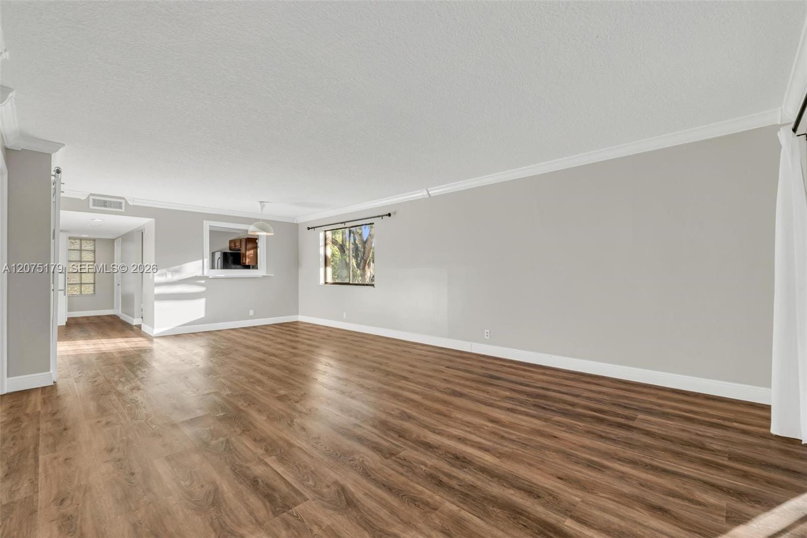 402 Lakeview Drive 201 — photo 4