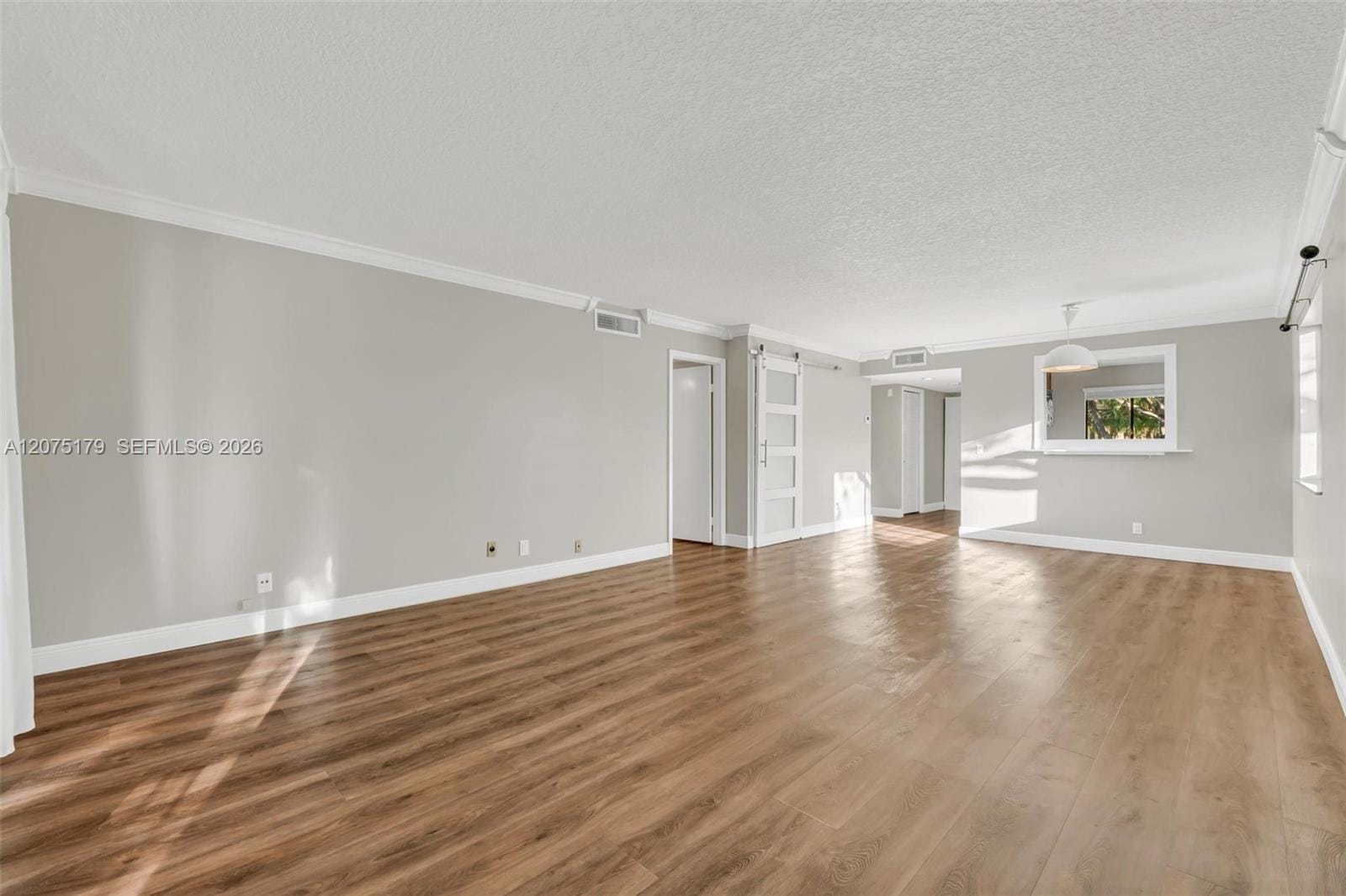 402 Lakeview Drive 201, Weston, FL 33326