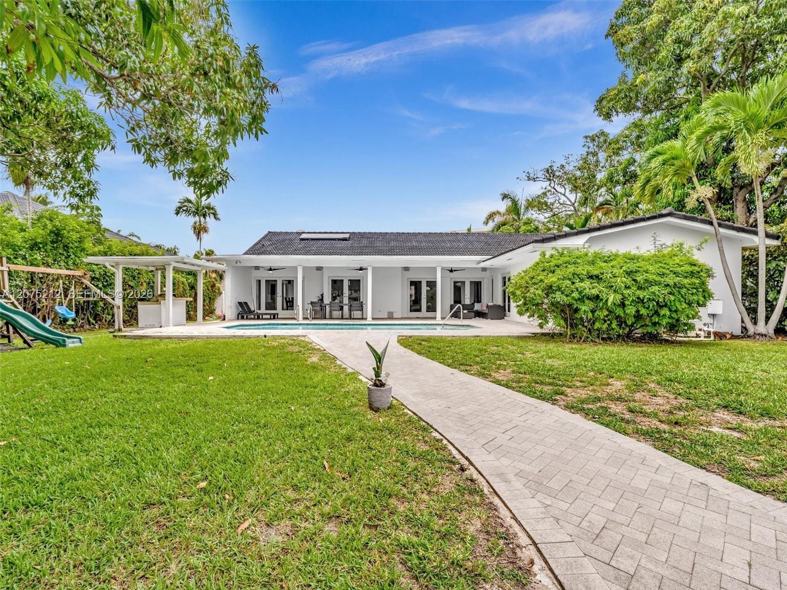 413 Tamarind Drive, Hallandale Beach, FL 33009 photo 5