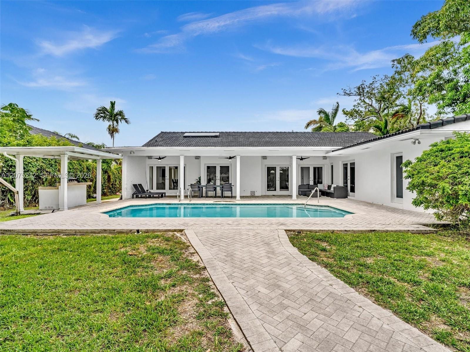 413 Tamarind Drive, Hallandale Beach, FL 33009 photo 9