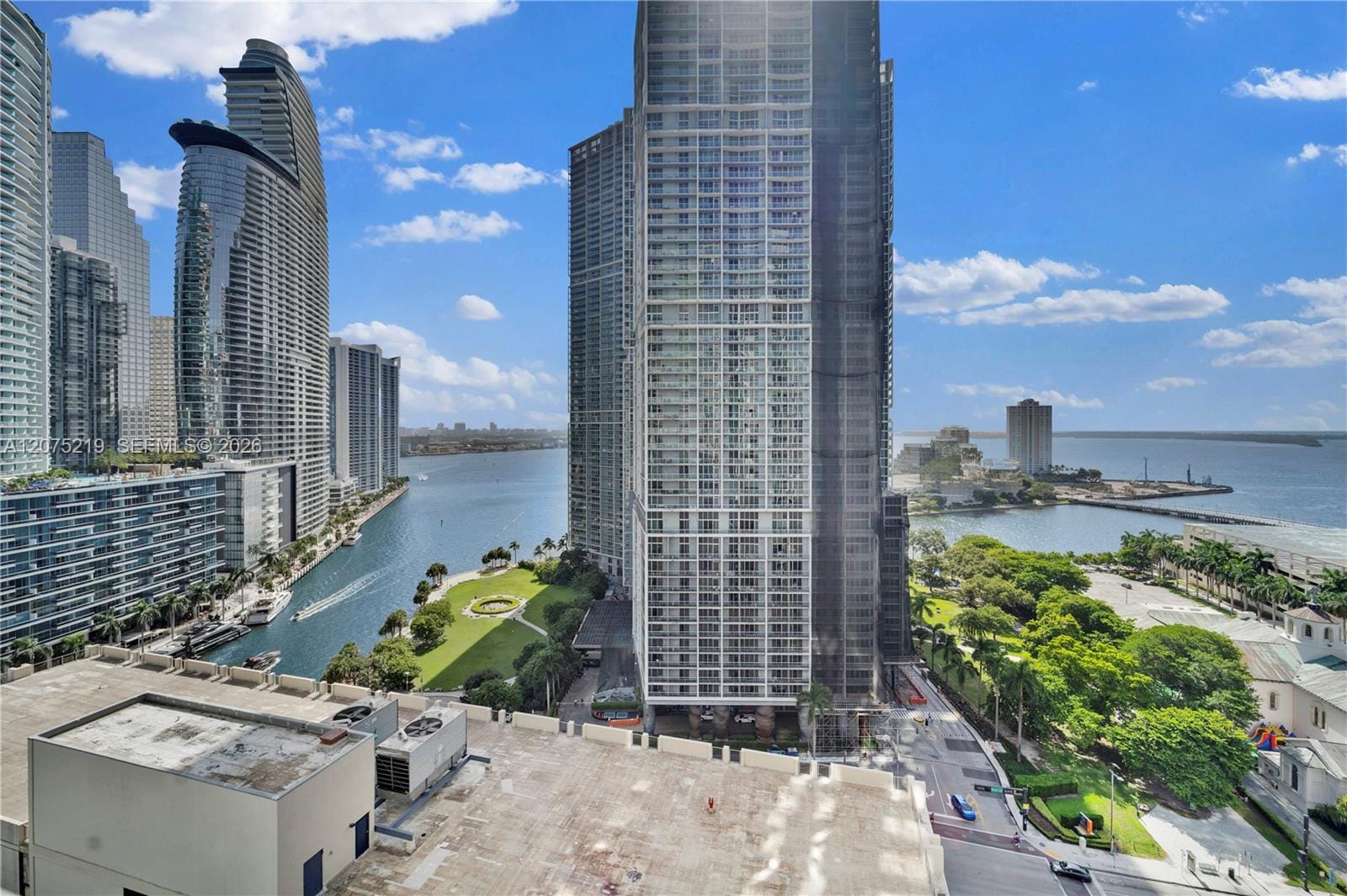 77 SE 5th 2115, Miami, FL 33131 photo 27