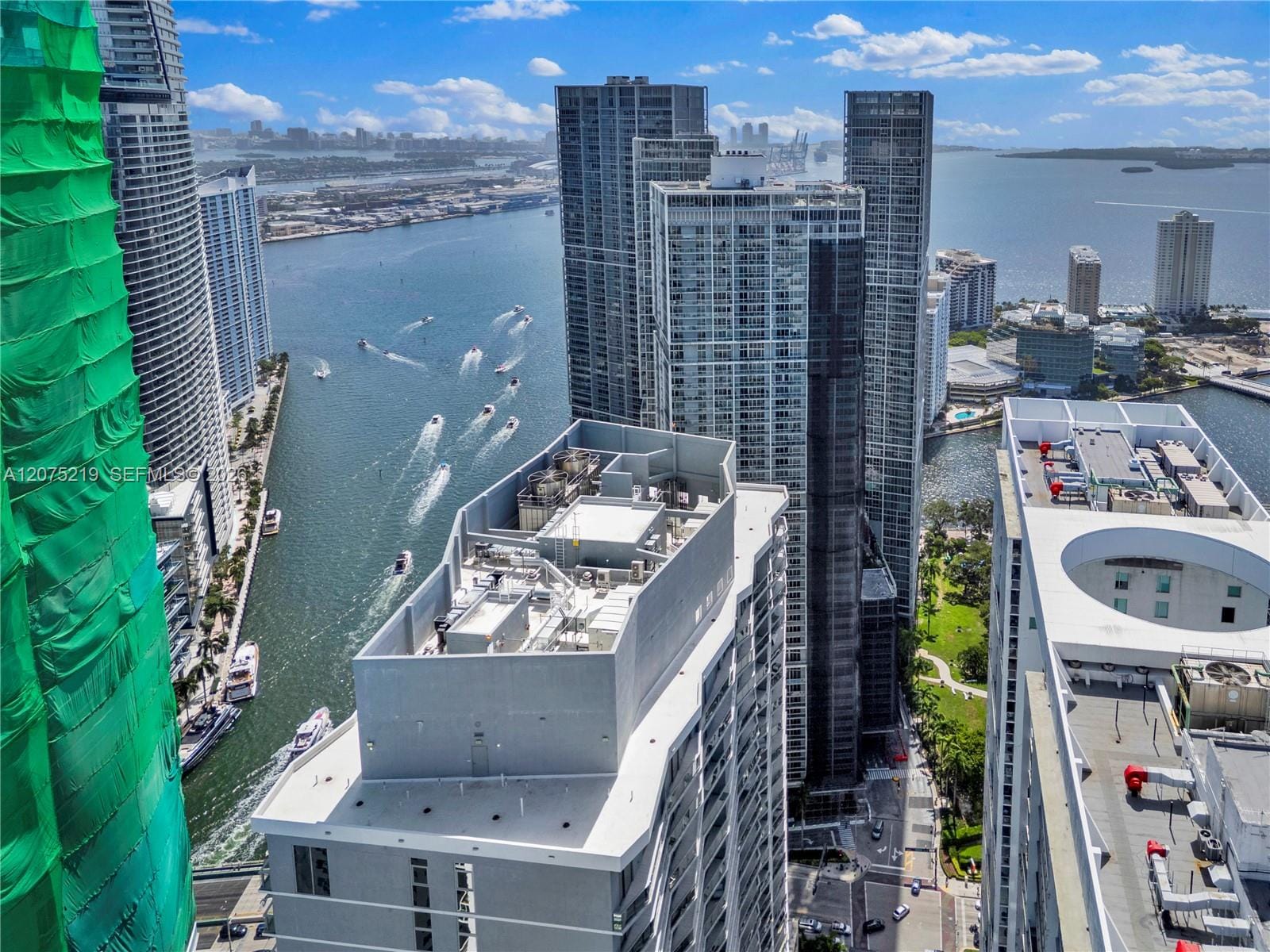 77 SE 5th 2115, Miami, FL 33131 photo 28