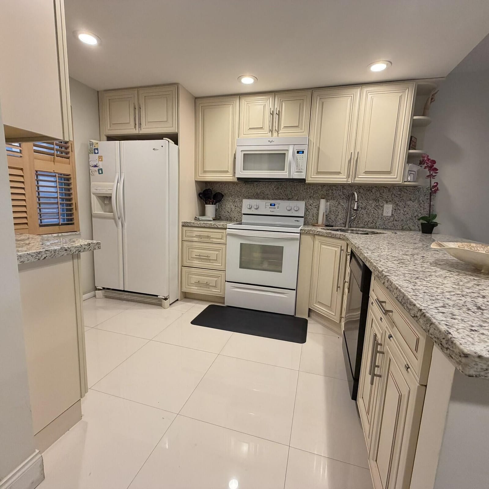 3800 OAKS CLUBHOUSE Drive 311, Pompano Beach, FL 33069
