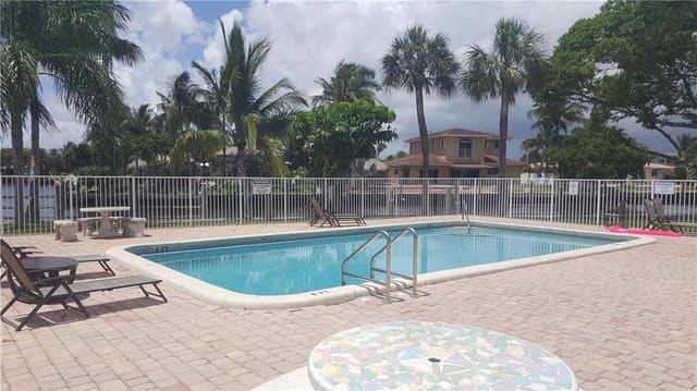 101 SE 6TH Avenue 11, Pompano Beach, FL 33060