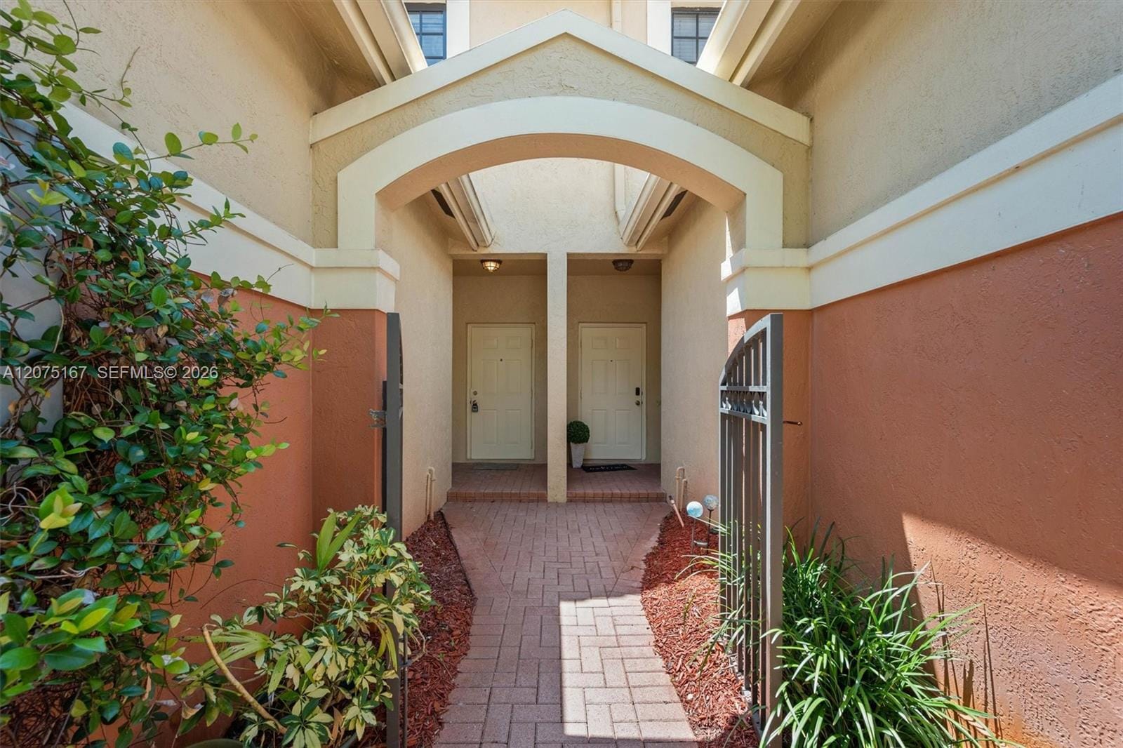 3810 Tree Top Drive — photo 2