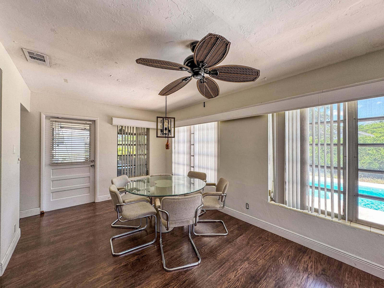 1326 Lake Erie Drive — photo 6