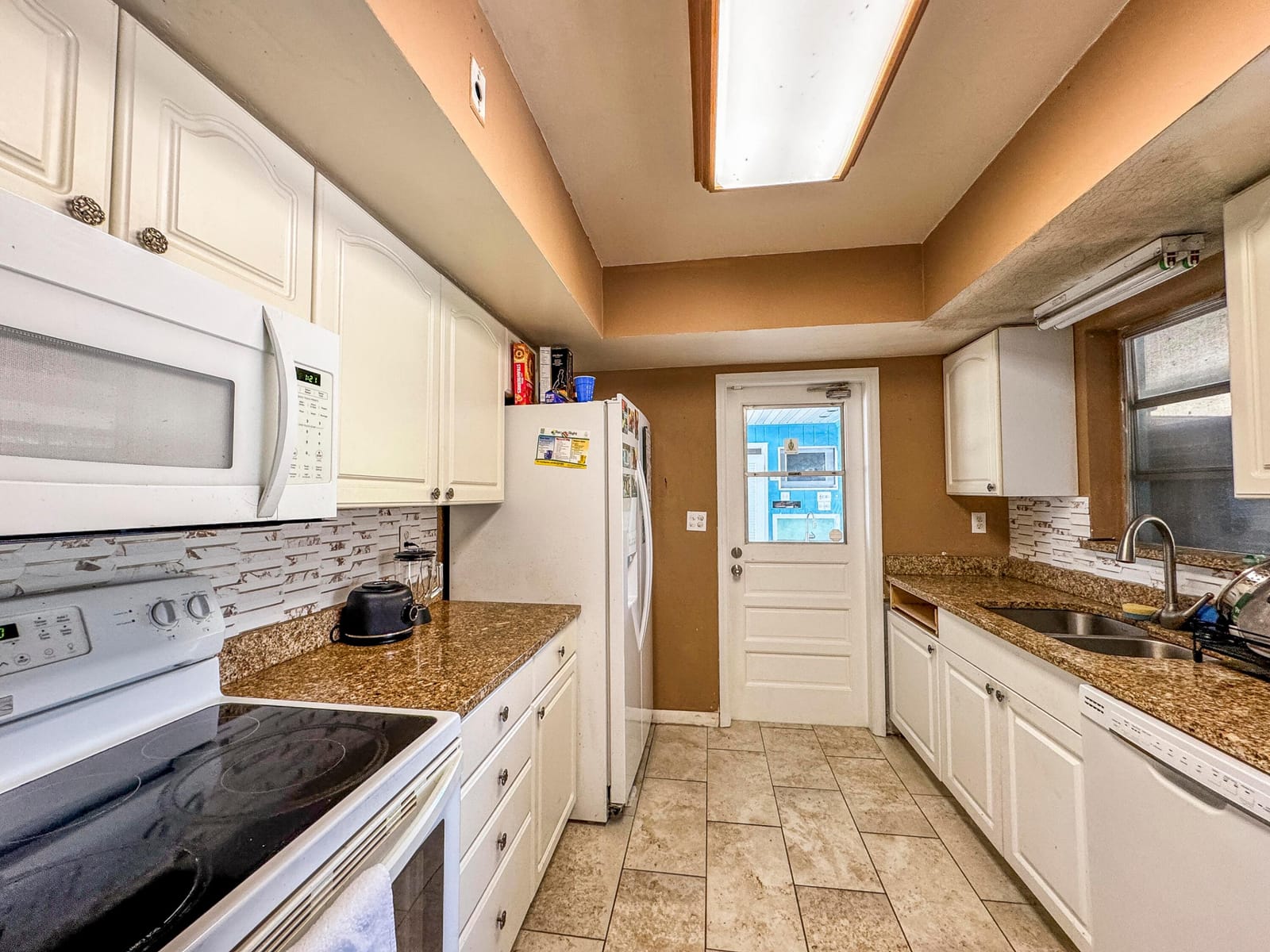 1326 Lake Erie Drive — photo 8