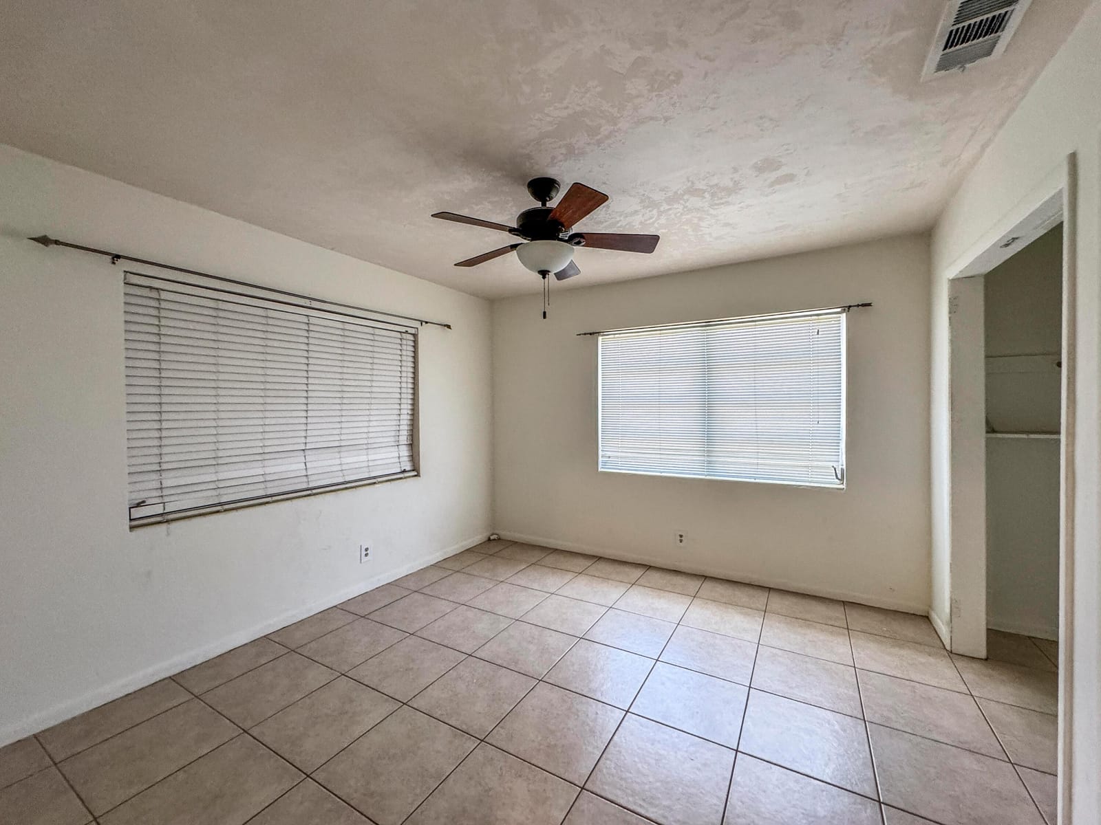 1326 Lake Erie Drive — photo 9
