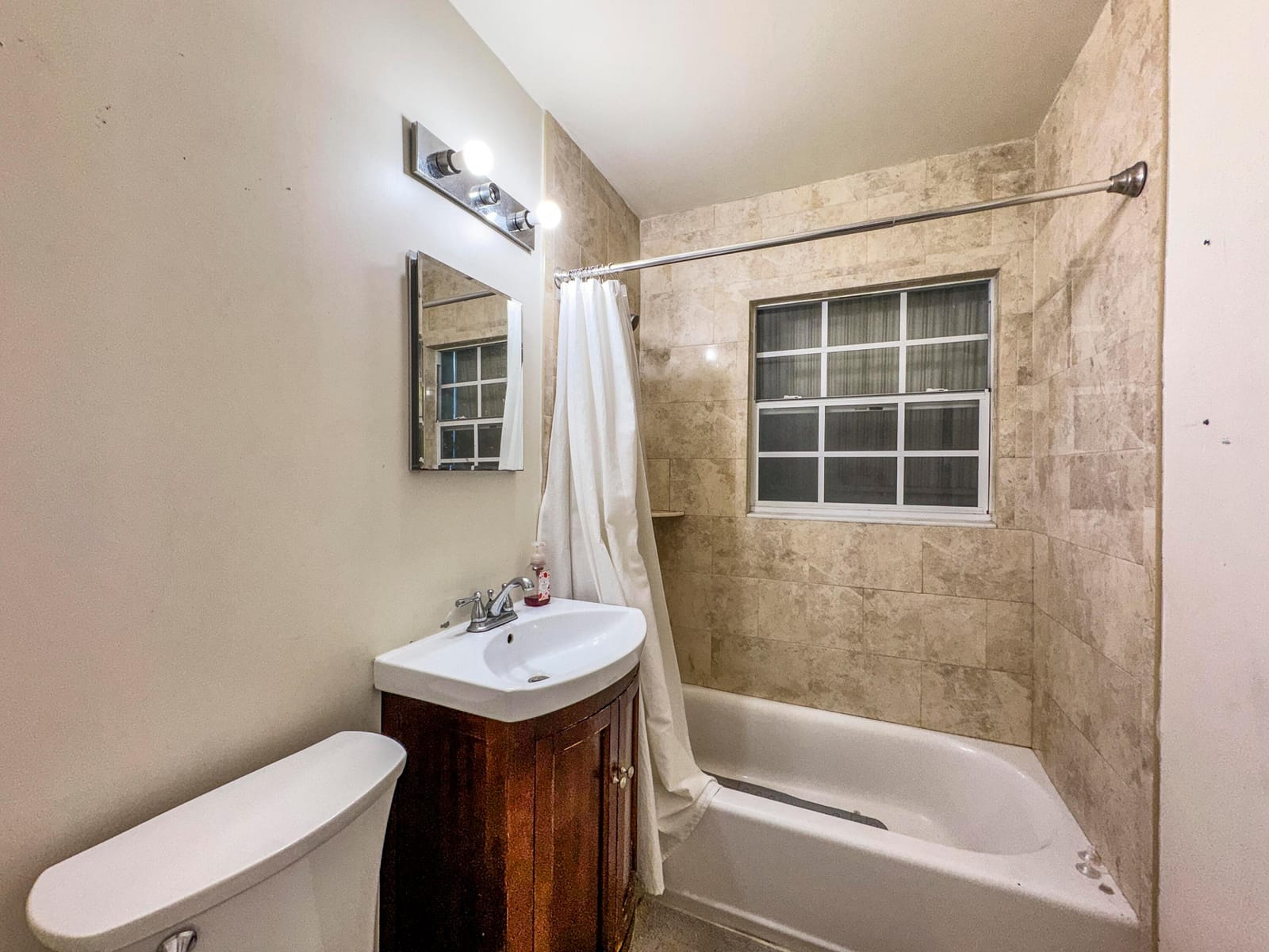 1326 Lake Erie Drive — photo 10