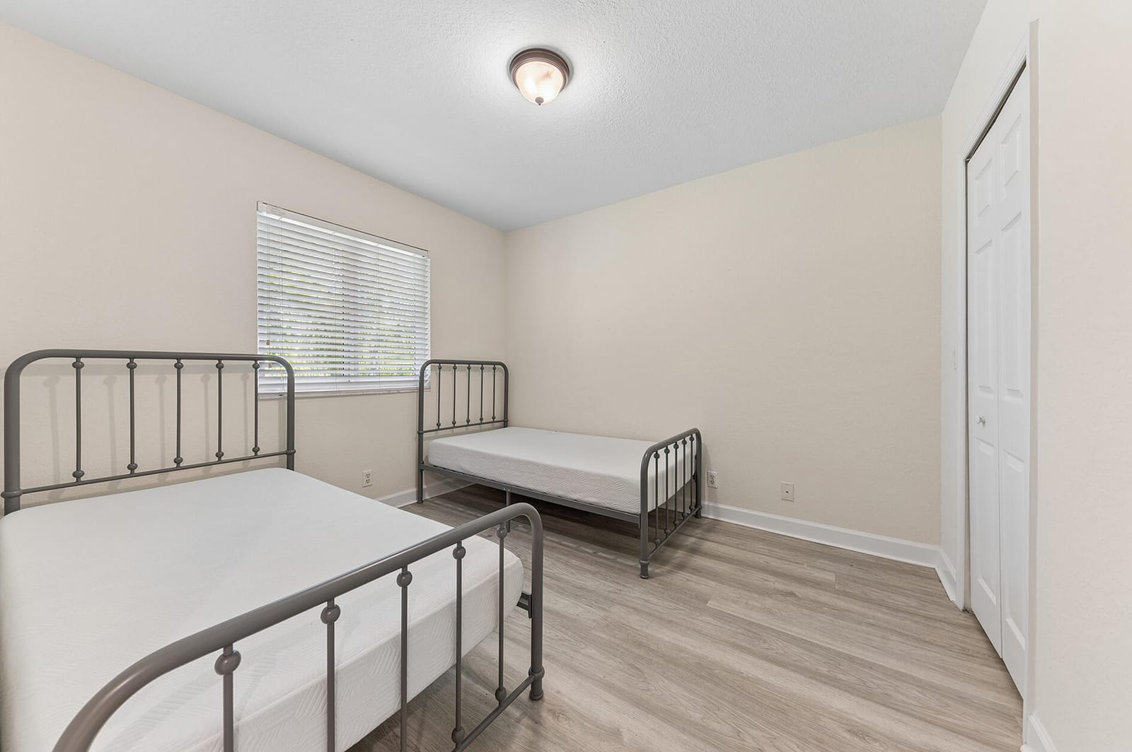 428 Bayfront Drive — photo 2