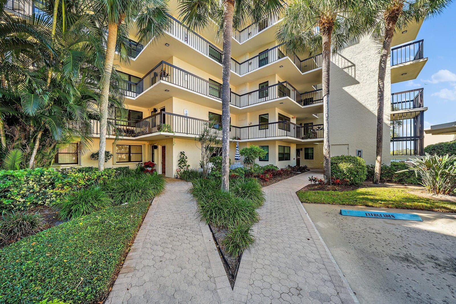 374 Golfview Road 405, North Palm Beach, FL 33408 photo 22