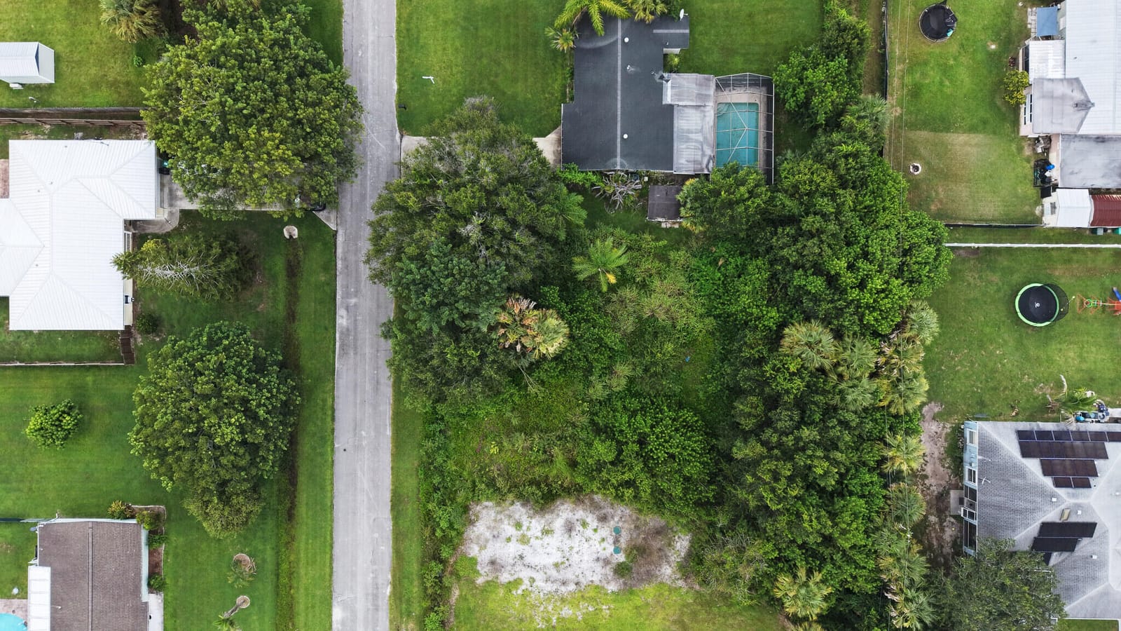 8001 Lockwood Drive — photo 2