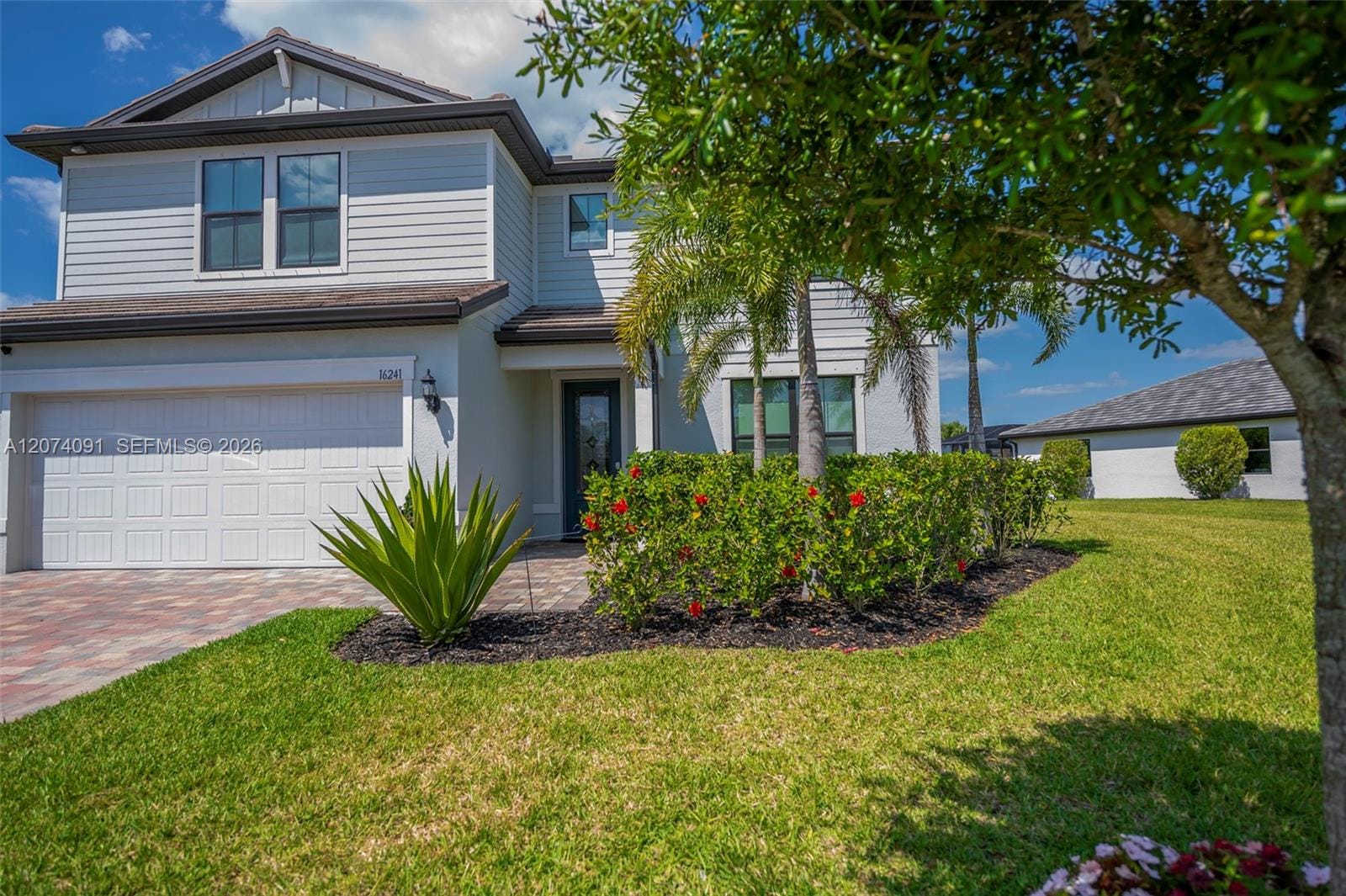 16241 Rosemallow Lane, FL 33920 photo 3