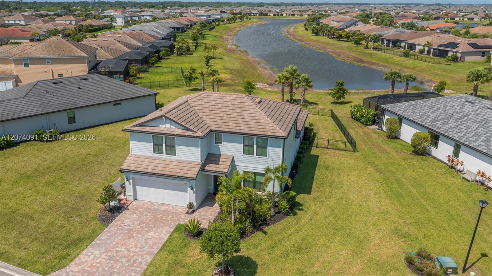 16241 Rosemallow Lane, FL 33920 photo 5