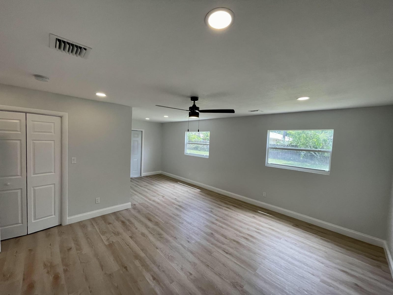 4790 Alberta Avenue — photo 3