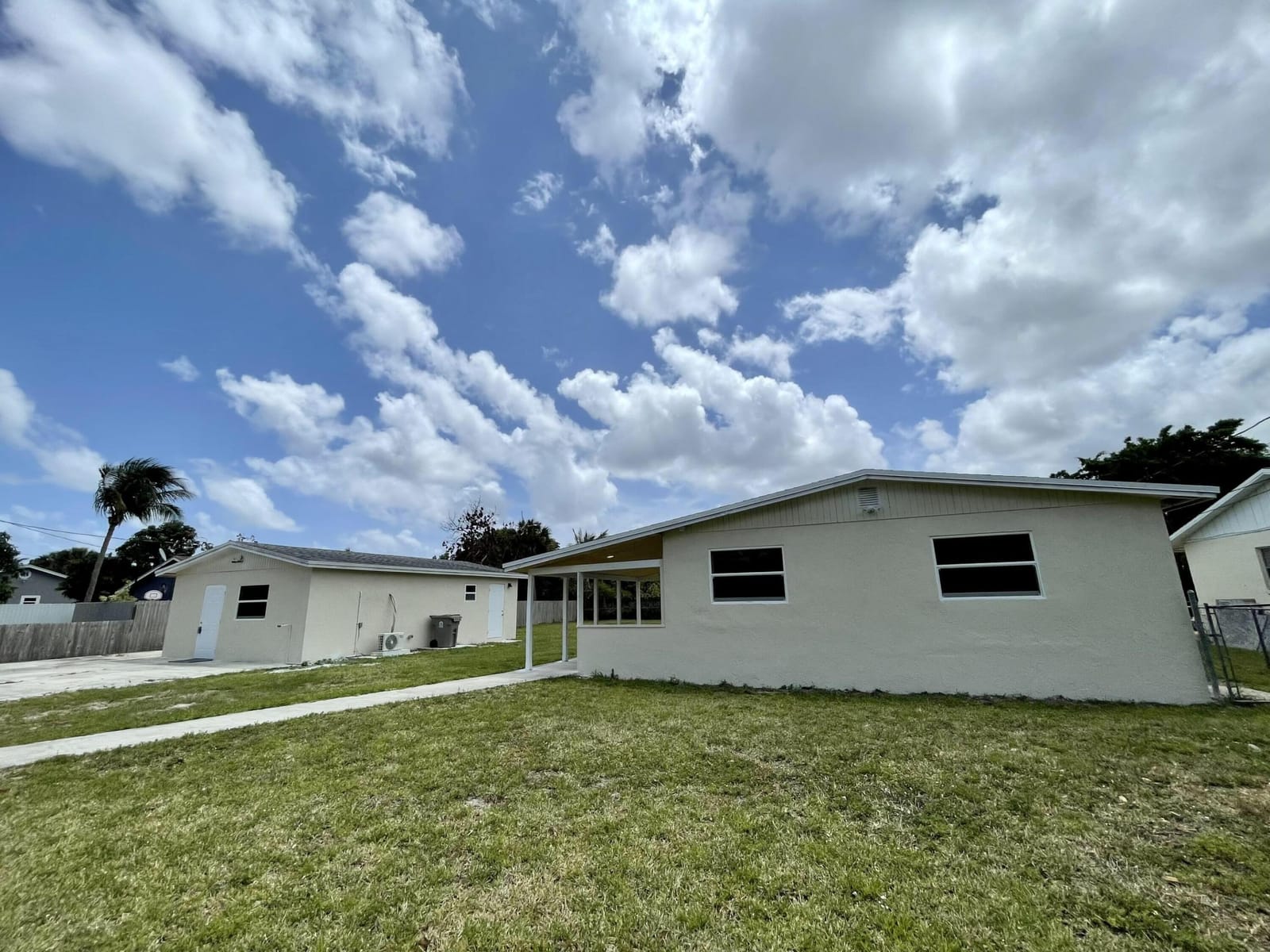Pending home at 4790 Alberta Avenue, West Palm Beach, FL 33417