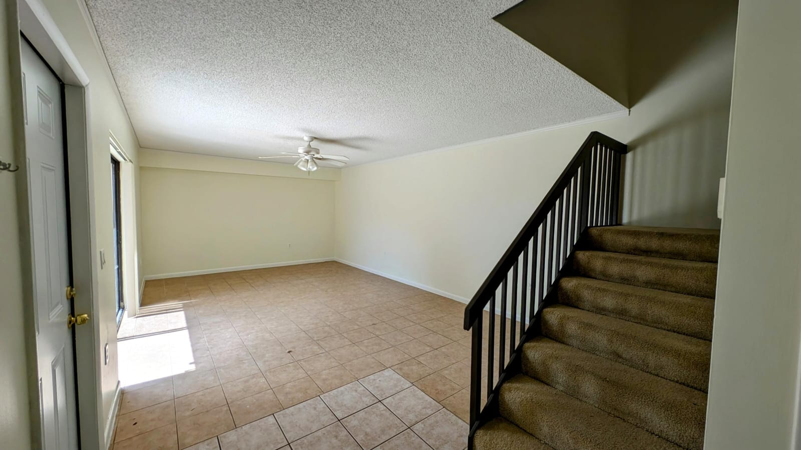 555 Green Springs Place — photo 2