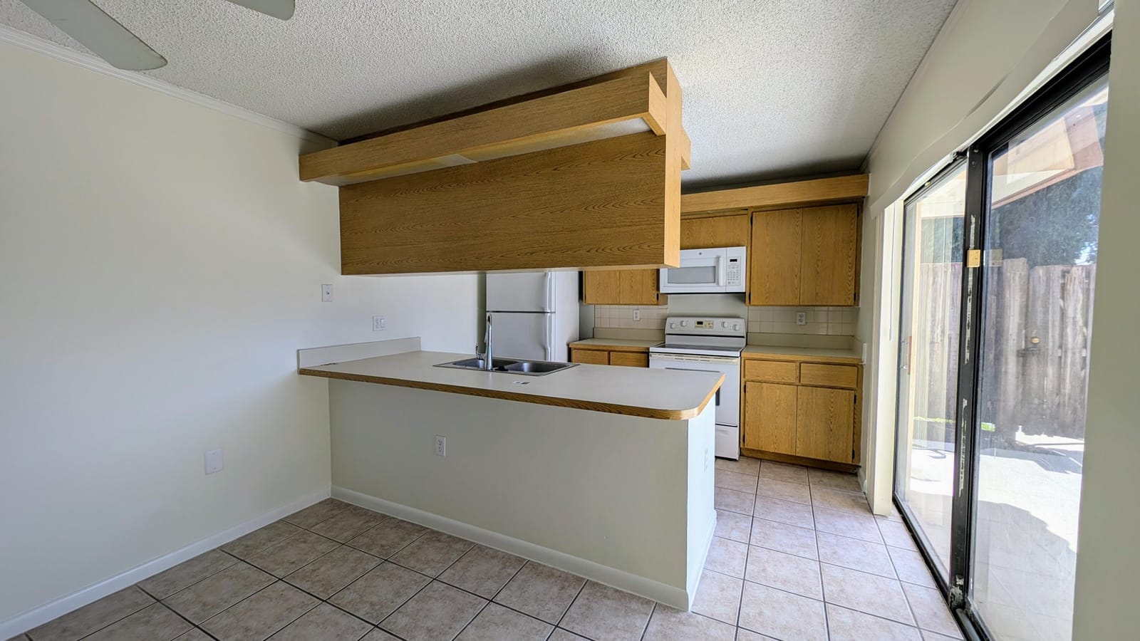 555 Green Springs Place — photo 4