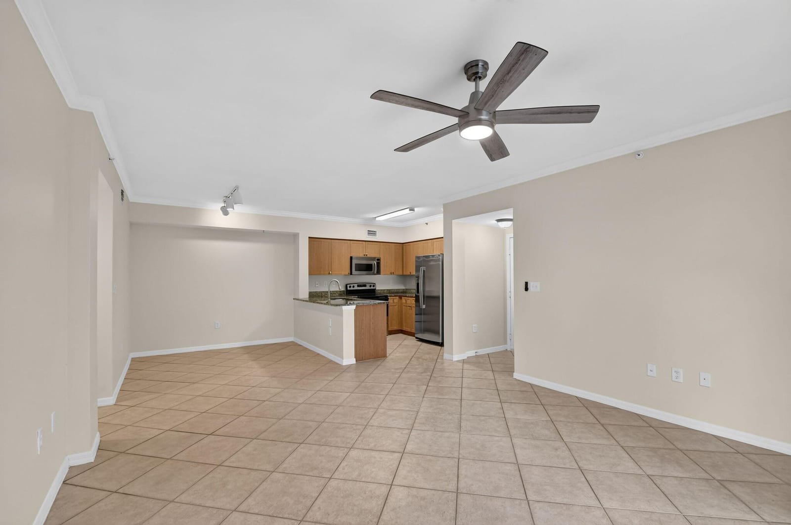 6370 EMERALD DUNES Drive 203, West Palm Beach, FL 33411 photo 4