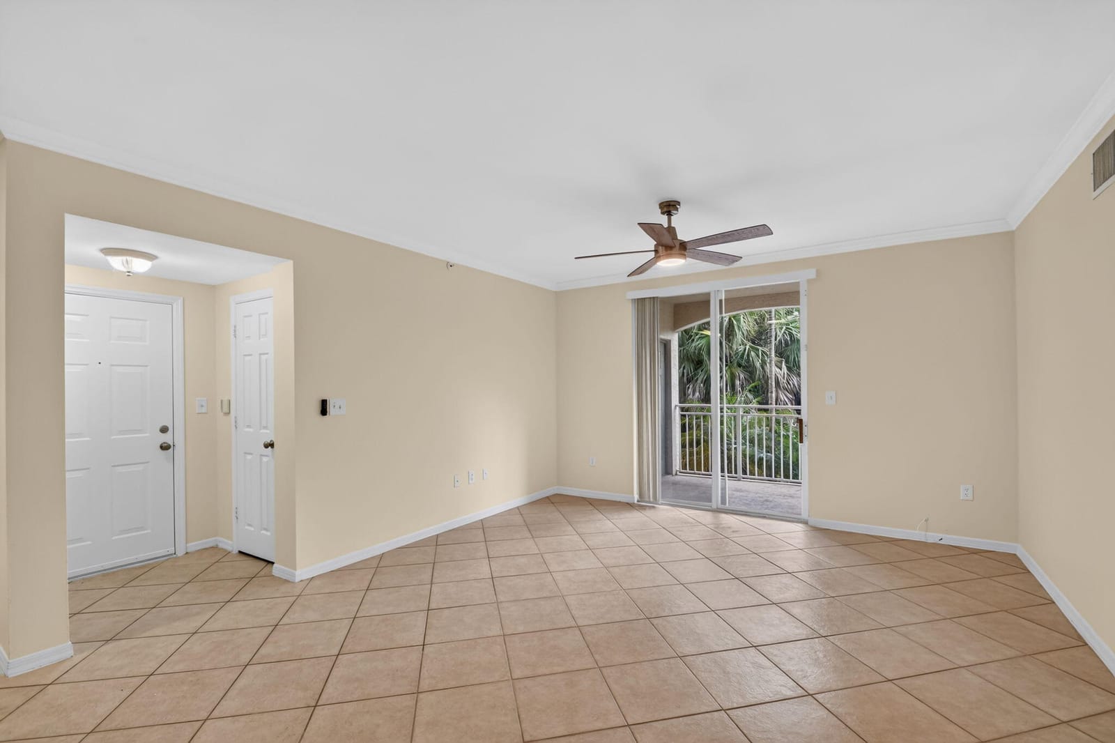 6370 EMERALD DUNES Drive 203, West Palm Beach, FL 33411 photo 5
