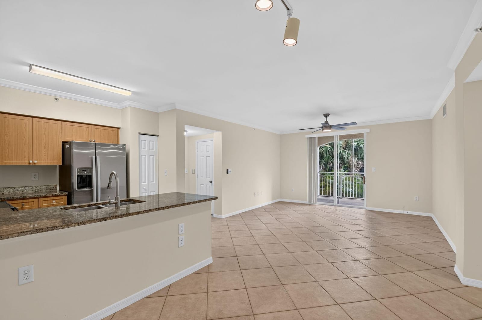 6370 EMERALD DUNES Drive 203, West Palm Beach, FL 33411 photo 6