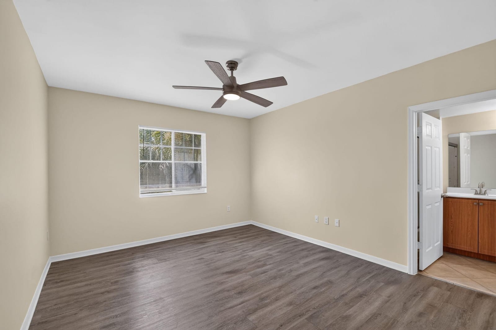 6370 EMERALD DUNES Drive 203, West Palm Beach, FL 33411 photo 7