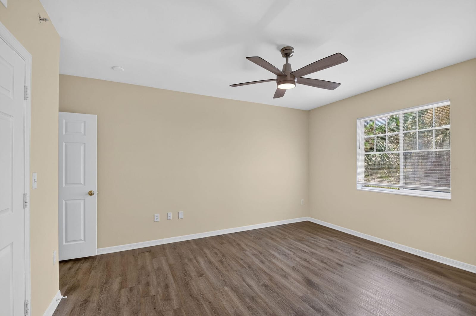 6370 EMERALD DUNES Drive 203, West Palm Beach, FL 33411 photo 8